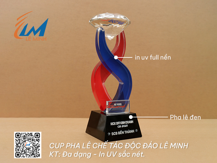 Cúp pha lê chế tác độc đáo