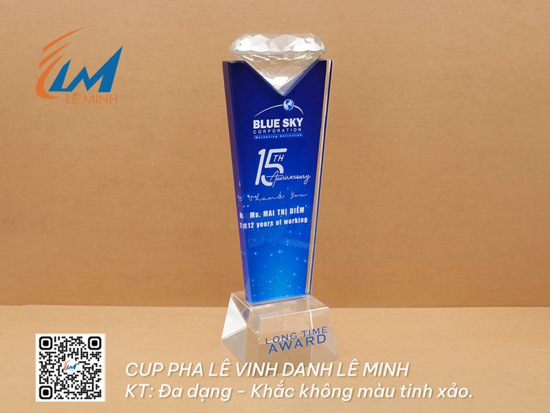 Cúp pha lê vinh danh 