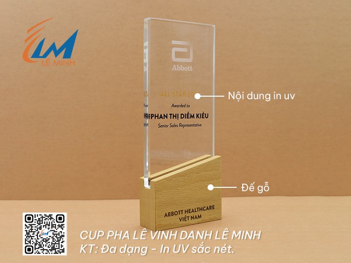 Cúp pha lê vinh danh 