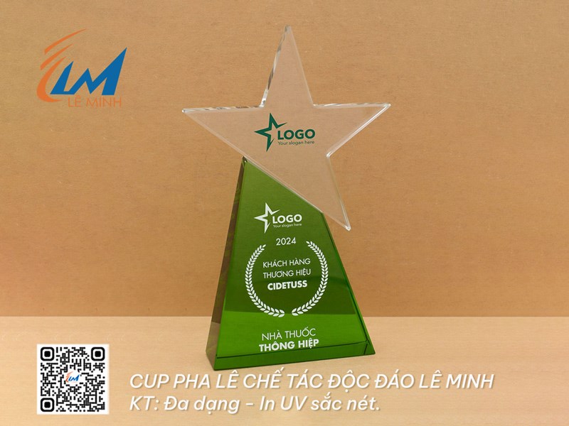 Cúp pha lê chế tác độc đáo